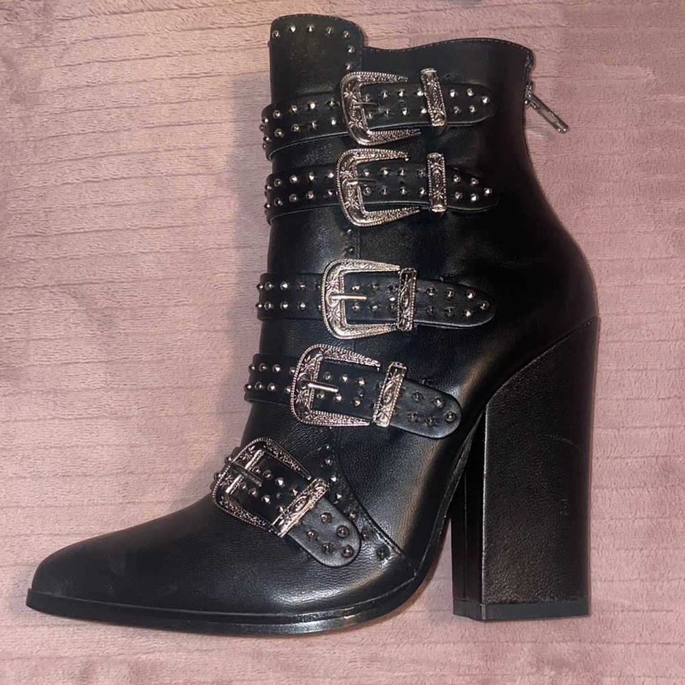 Black boots Steve Madden Size 7.5